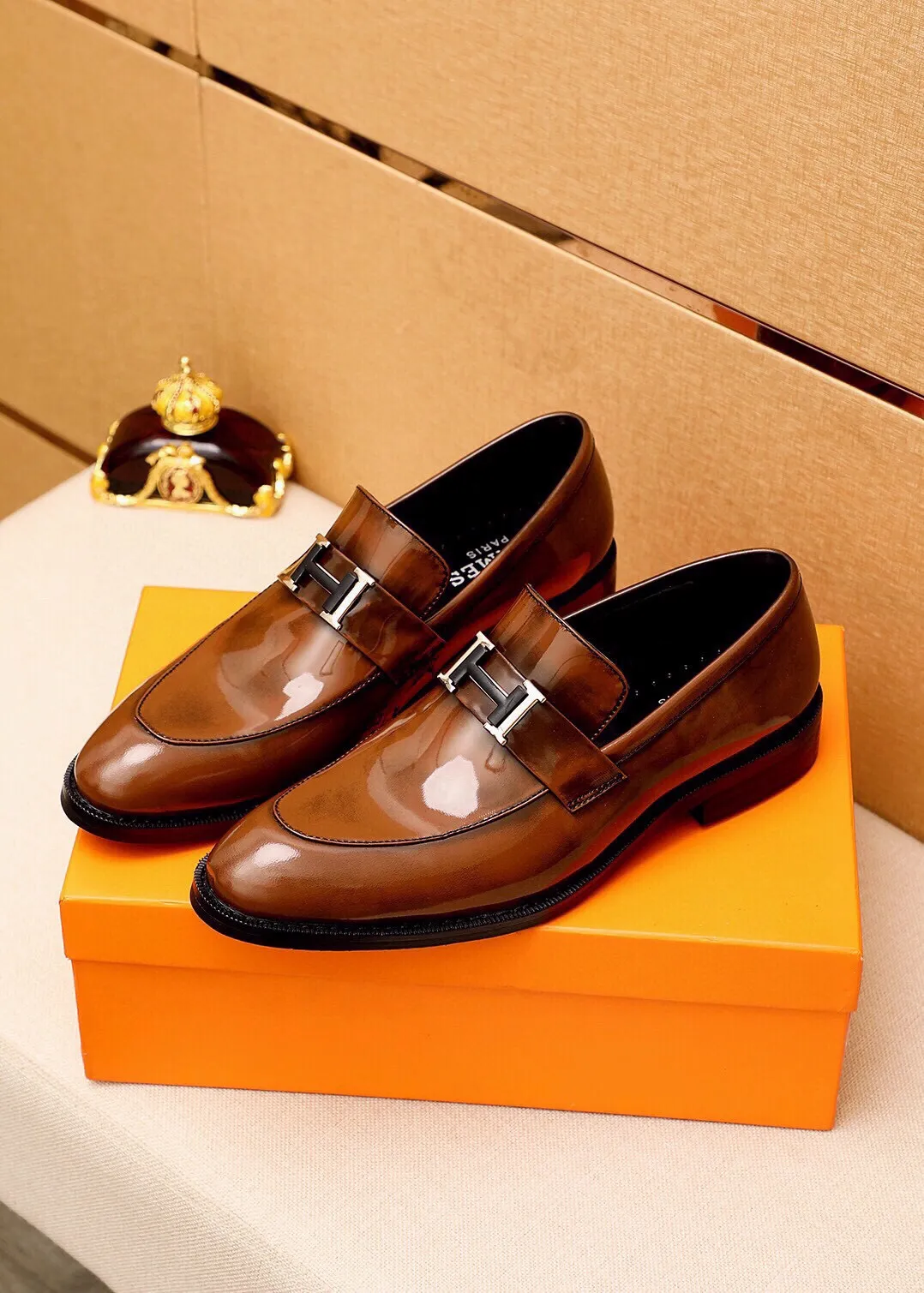 Men's shoes 💰460 💐 Product trademark: HERMES "Hermès" casual leather shoes Regular size: 38-44 (45🉑️customized) Product materials: Selected imported first-layer open edge bead upper + classic hardware buckle, imported water-dyed 🐂 cowhide lining. Strong three-dimensional visual effect, combined outsole Color: 2⃣️colors available